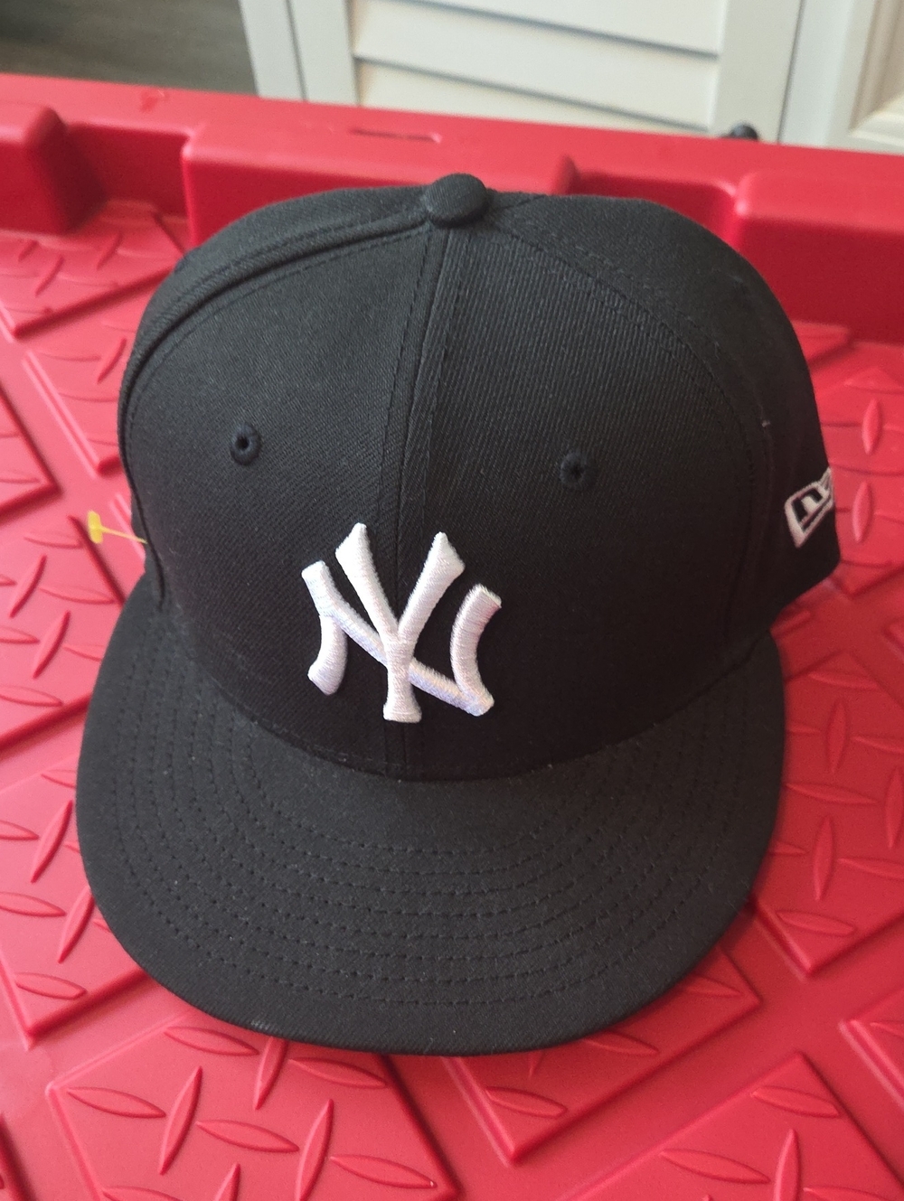 New Era Mens Black New York Yankees Fitted Hat with White Logo
